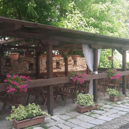 Семеен Хотел-Ресторант Маламовата Къща Goce Delcsev Kültér fotó